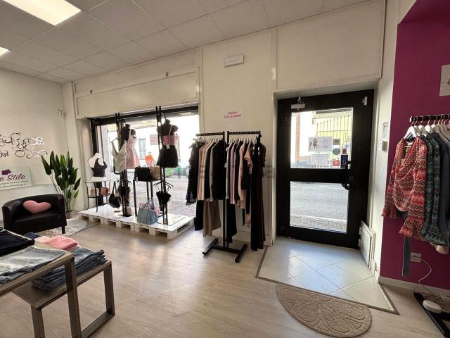 Locale in affitto di 80 m² in Via Papa Giovanni XXIII