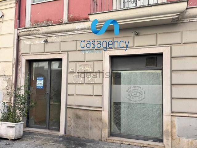 Locale in affitto di 80 m² in Via Raffaele Leonetti, 36