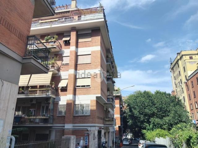 Locale in affitto di 80 m² in Via Raffaele Paolucci, 12