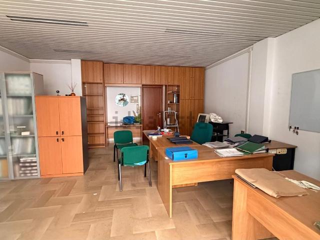Locale in affitto di 80 m² in Viale Cavalieri di Malta, 38