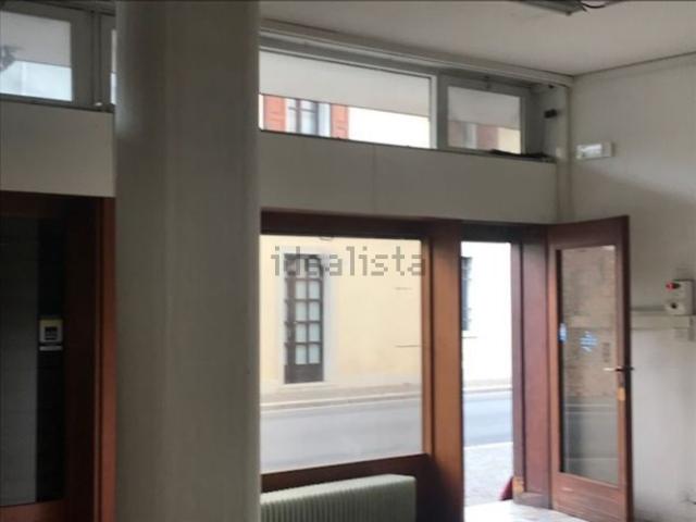 Locale in affitto di 80 m²