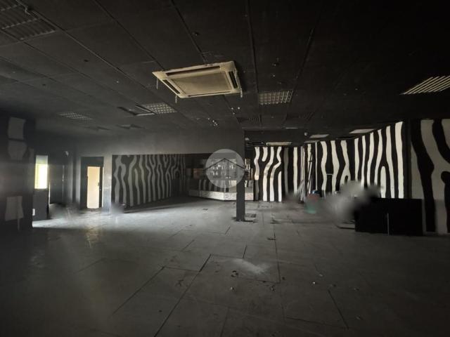 Locale in affitto di 810 m² in Via V. Emanuele II, 17
