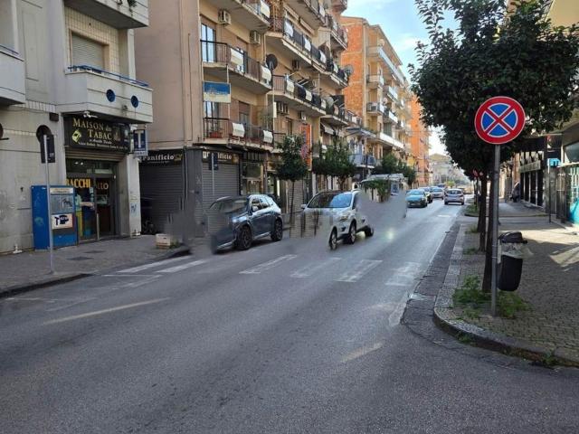 Locale in affitto di 81 m² in Via Trieste, 2