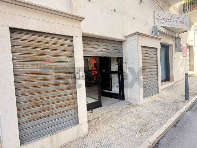 Locale in affitto di 81 m² in Via Vittorio Valeri, 3