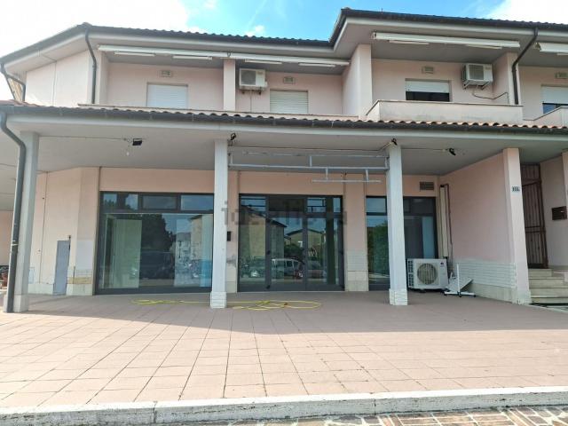 Locale in affitto di 81 m² in Via Chiesa Nuova, 155