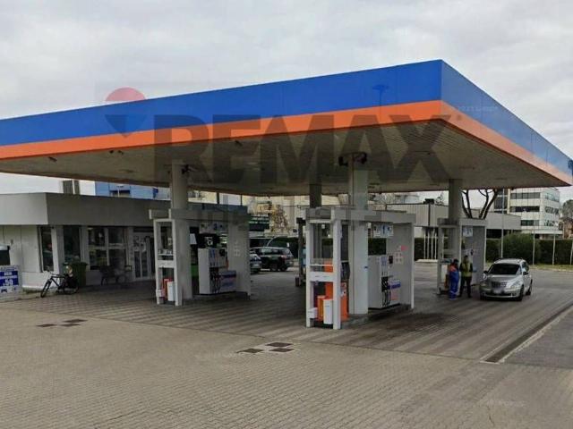 Locale in affitto di 81 m² in Viale Antonio Ciamarra