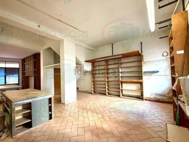 Locale in affitto di 82 m² in Via Massimo D&apos Azeglio