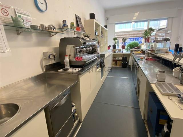 Locale in affitto di 82 m²