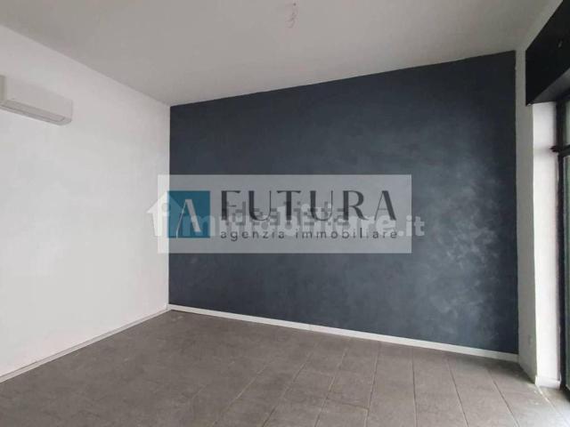 Locale in affitto di 87 m² in Contrada Pedemuro San Biagio, 91