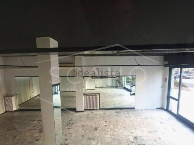Locale in affitto di 87 m² in Corso Langhe, 3