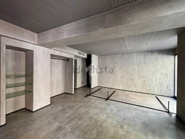 Locale in affitto di 87 m² in Via F. Pelizza