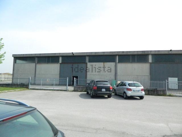 Locale in affitto di 840 m² in Via G. Verdi, 26
