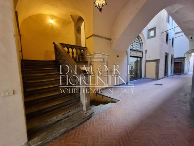 Locale in affitto di 84 m² in Borgo degli Albizi