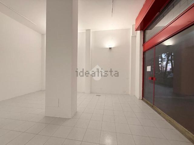 Locale in affitto di 84 m² in Via Volturno, 80