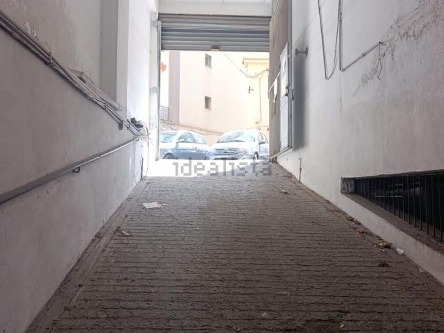 Locale in affitto di 850 m² in Via Domenico Scinà