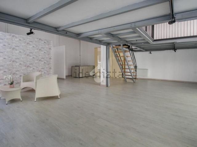 Locale in affitto di 85 m² in Piazzale Paolo Teggia