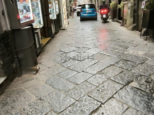 Locale in affitto di 85 m² in Vico Belledonne a Chiaia