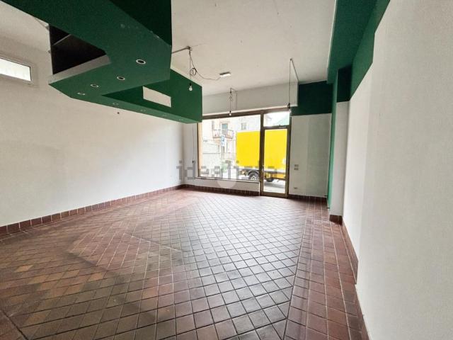 Locale in affitto di 85 m² in Via A. Manzoni
