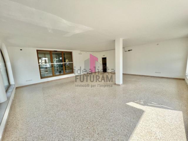 Locale in affitto di 85 m² in Via Bellodo