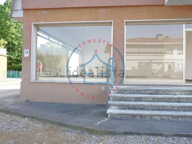 Locale in affitto di 85 m² in Via Campolongo