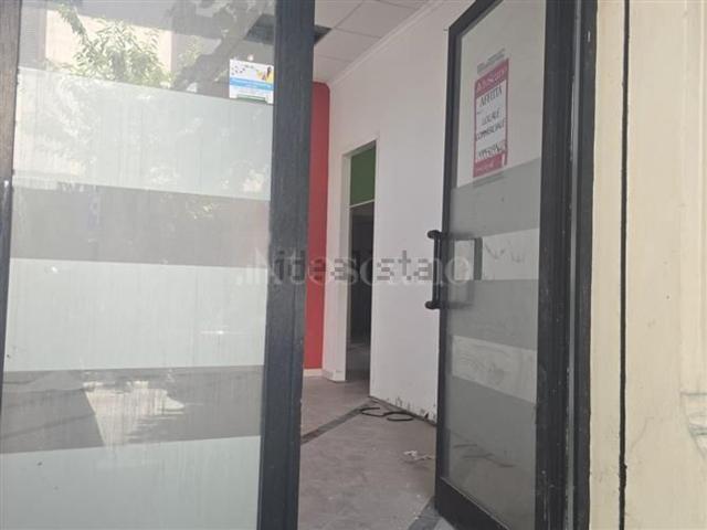Locale in affitto di 85 m² in Via Cesare Battisti