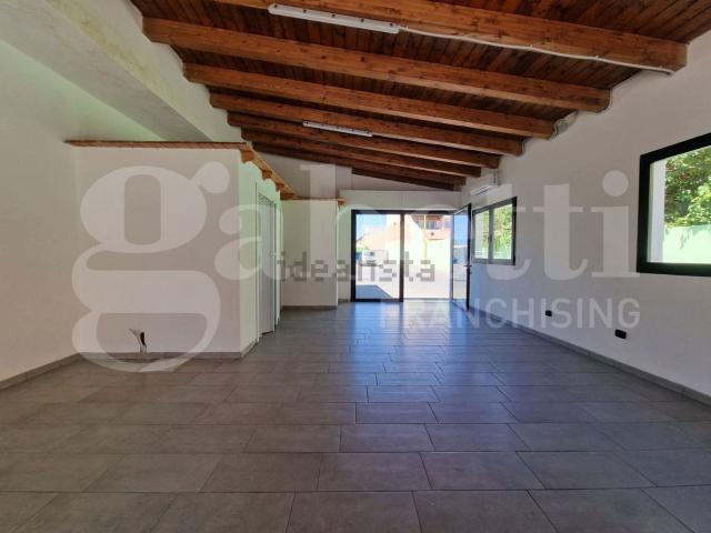 Locale in affitto di 85 m² in Via Costituzione