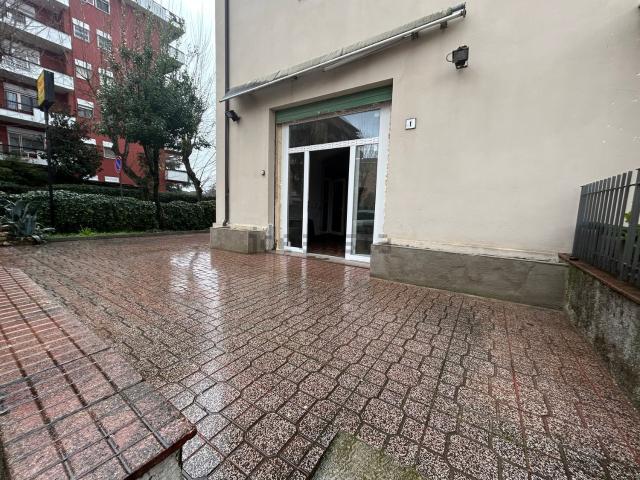 Locale in affitto di 85 m² in Via G. Girolami, 1