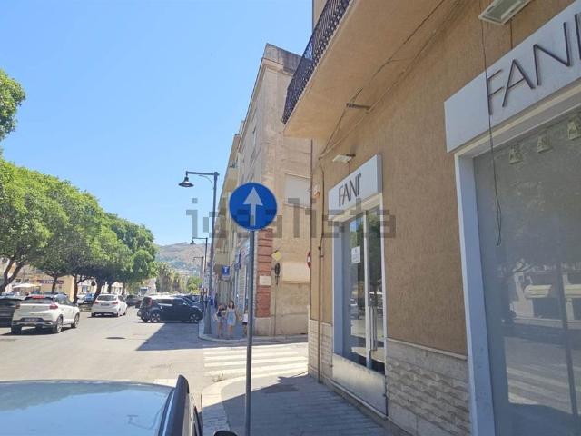 Locale in affitto di 85 m² in Via Giovanni Battista Fardella, 424