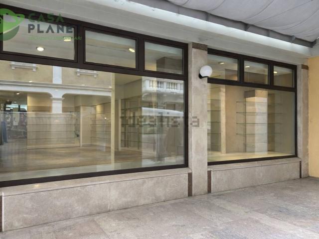 Locale in affitto di 85 m² in Via Giacomo Matteotti