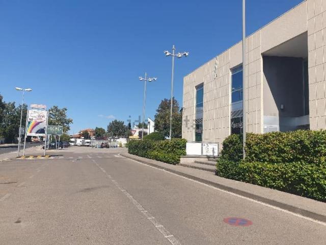 Locale in affitto di 85 m² in Via marmolada