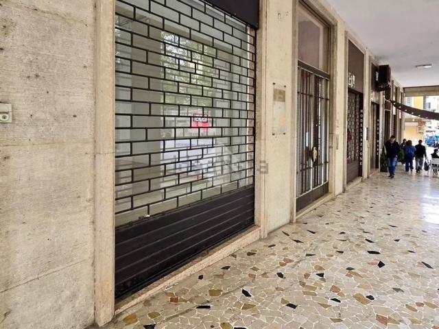 Locale in affitto di 85 m² in Via Nizza, 22