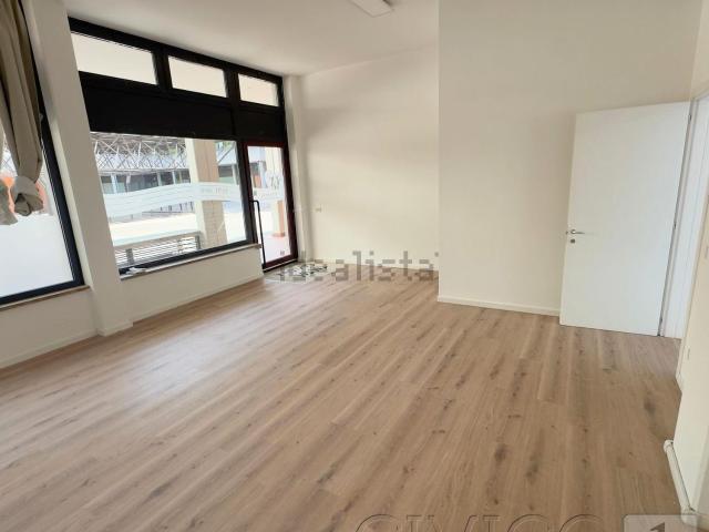 Locale in affitto di 85 m² in Via Roma, 110