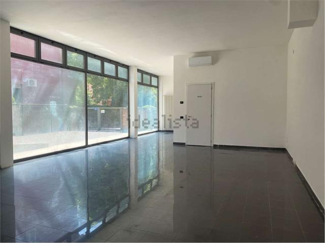 Locale in affitto di 85 m²
