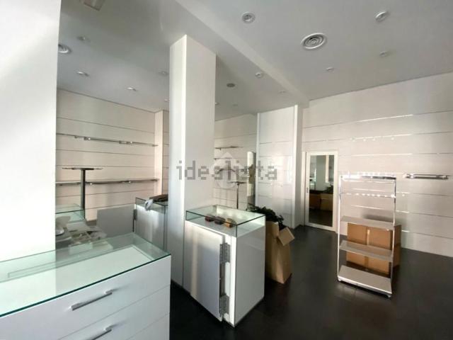 Locale in affitto di 86 m² in Via Luigi Configliachi, 24