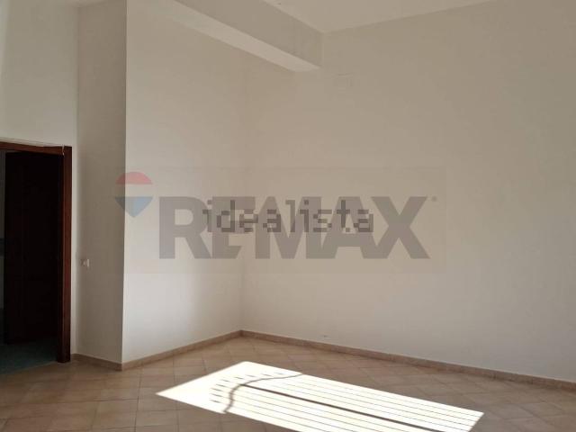 Locale in affitto di 88 m² in Via Angiò, 118