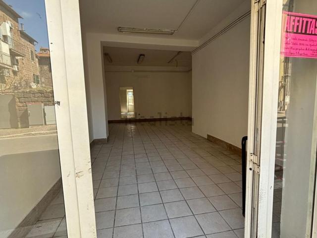 Locale in affitto di 88 m² in Via Blera