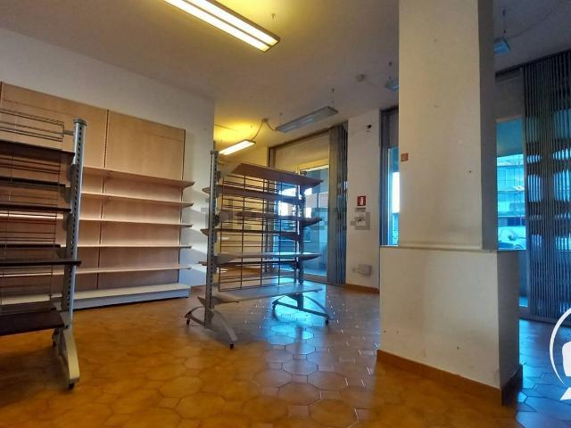 Locale in affitto di 88 m² in Via Lionne, 7