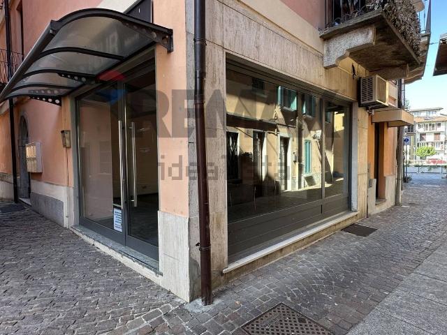 Locale in affitto di 88 m² in Via Morazzoni Carlo, 2