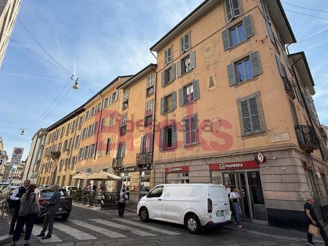 Locale in affitto di 88 m² in Via Santa Marta
