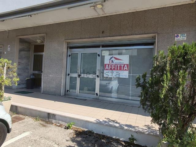 Locale in affitto di 89 m² in Via Vestina a Monte, 15
