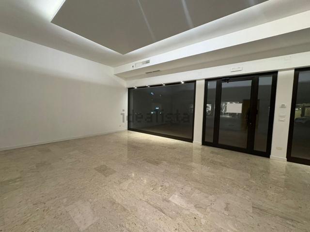Locale in affitto di 89 m² in Via Giacomo Matteotti