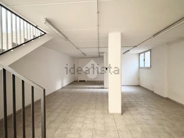 Locale in affitto di 120 m² in Piazza Europa, 2