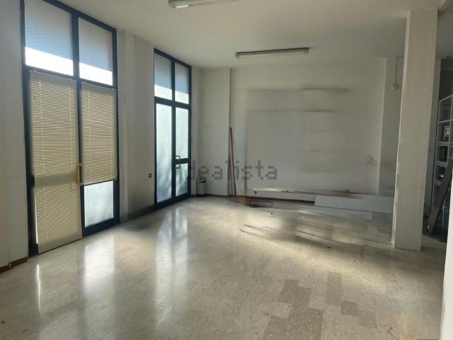 Locale in affitto di 93 m² in Via Andrea Tonelli