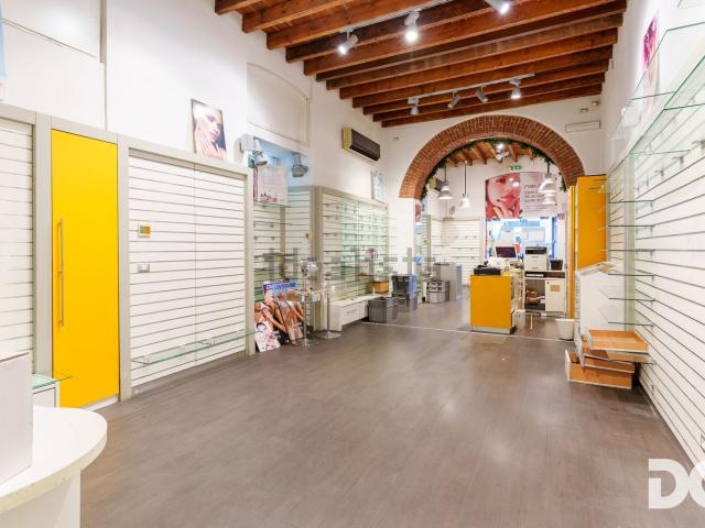 Locale in affitto di 93 m² in Via Cipro, 26