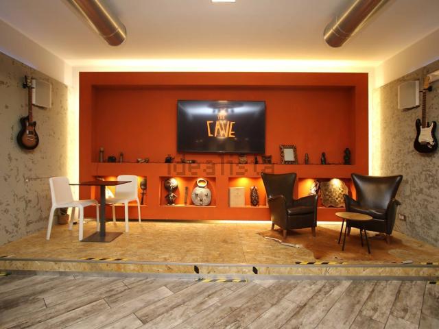 Locale in affitto di 93 m² in Via della Liberazione, 9