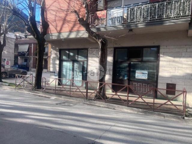 Locale in affitto di 93 m² in Via G. Pascoli, 39