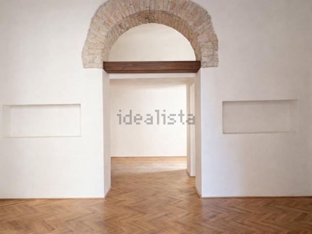 Locale in affitto di 93 m² in Via Lazio