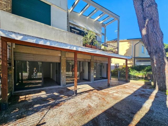 Locale in affitto di 93 m² in Viale delle Nazioni, 339