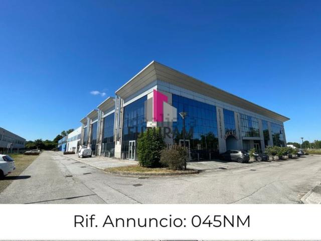 Locale in affitto di 900 m²