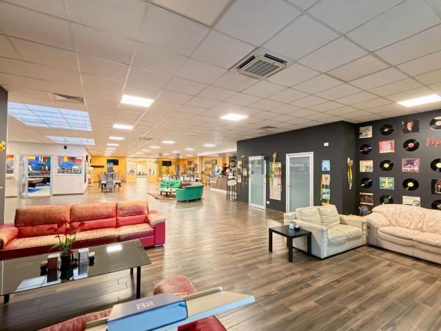 Locale in affitto di 900 m² in Via Europa